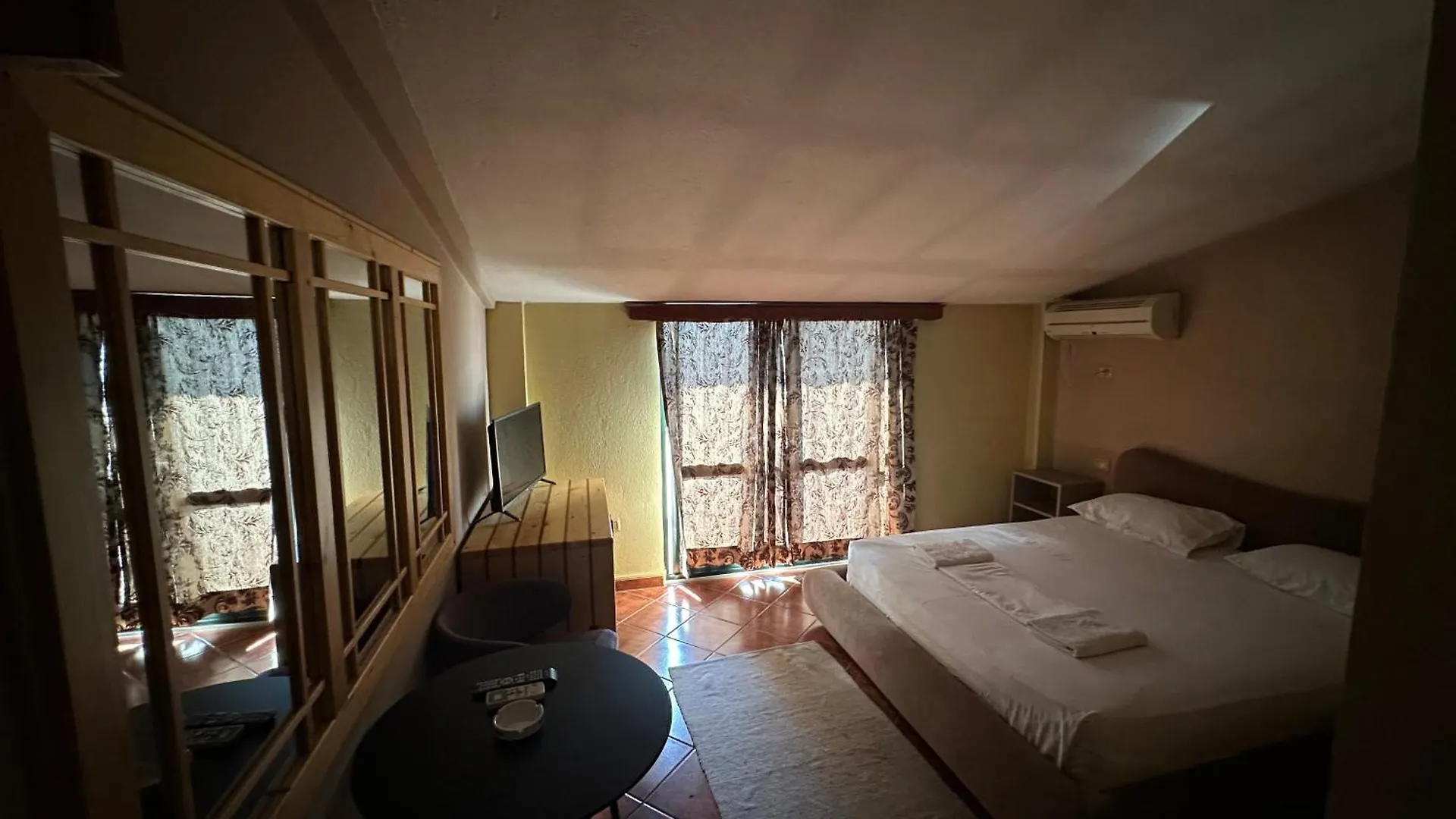 Hotel Epidami Kashar Албания
